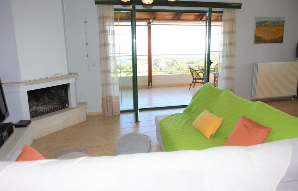 Spring, Day, Night, Winter, Summer, TV and multimedia, View (from property/room), Living room, Seating area, Dining area, Autumn, On site, Garden view, Garden view, Landmark view, Landmark view, Mountain view, Mountain view, Sea view, Sea view, Seasons, Time of day, Sunrise, Sunset