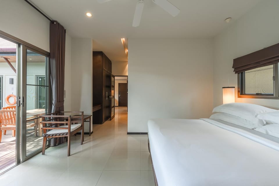 Bed, Bedroom, Pool view