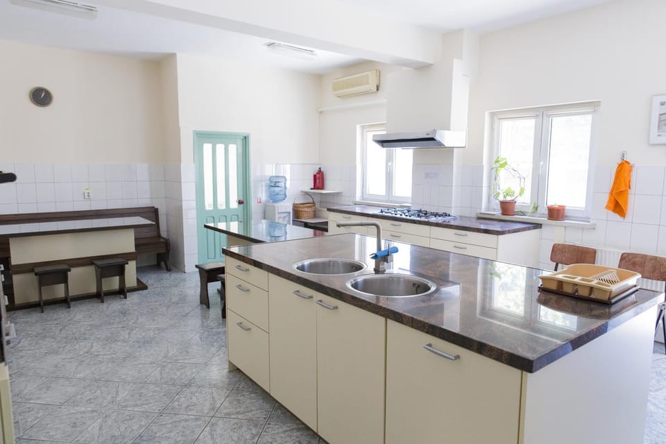 Kitchen or kitchenette, Kitchen or kitchenette