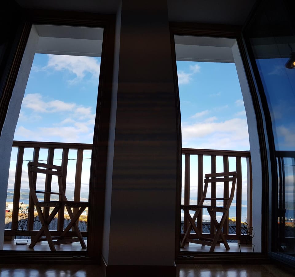 Balcony/Terrace, Landmark view, Mountain view, Sea view, Street view