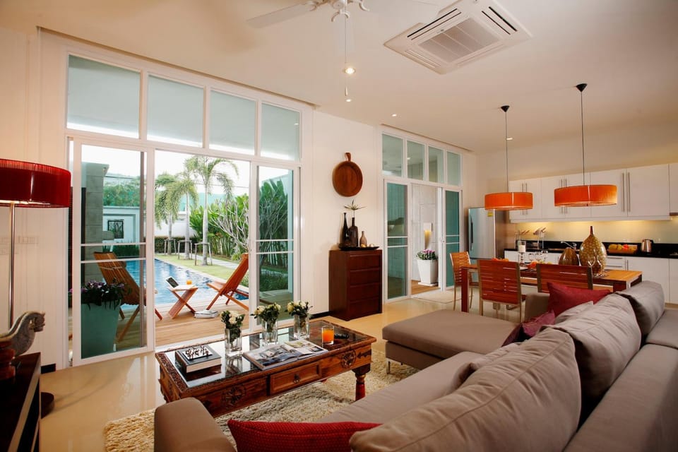 Living room, Dining area