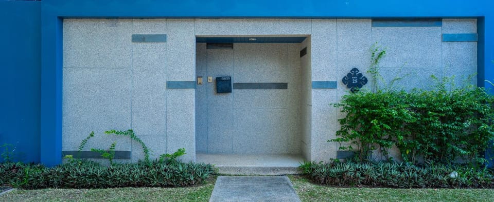 Facade/entrance