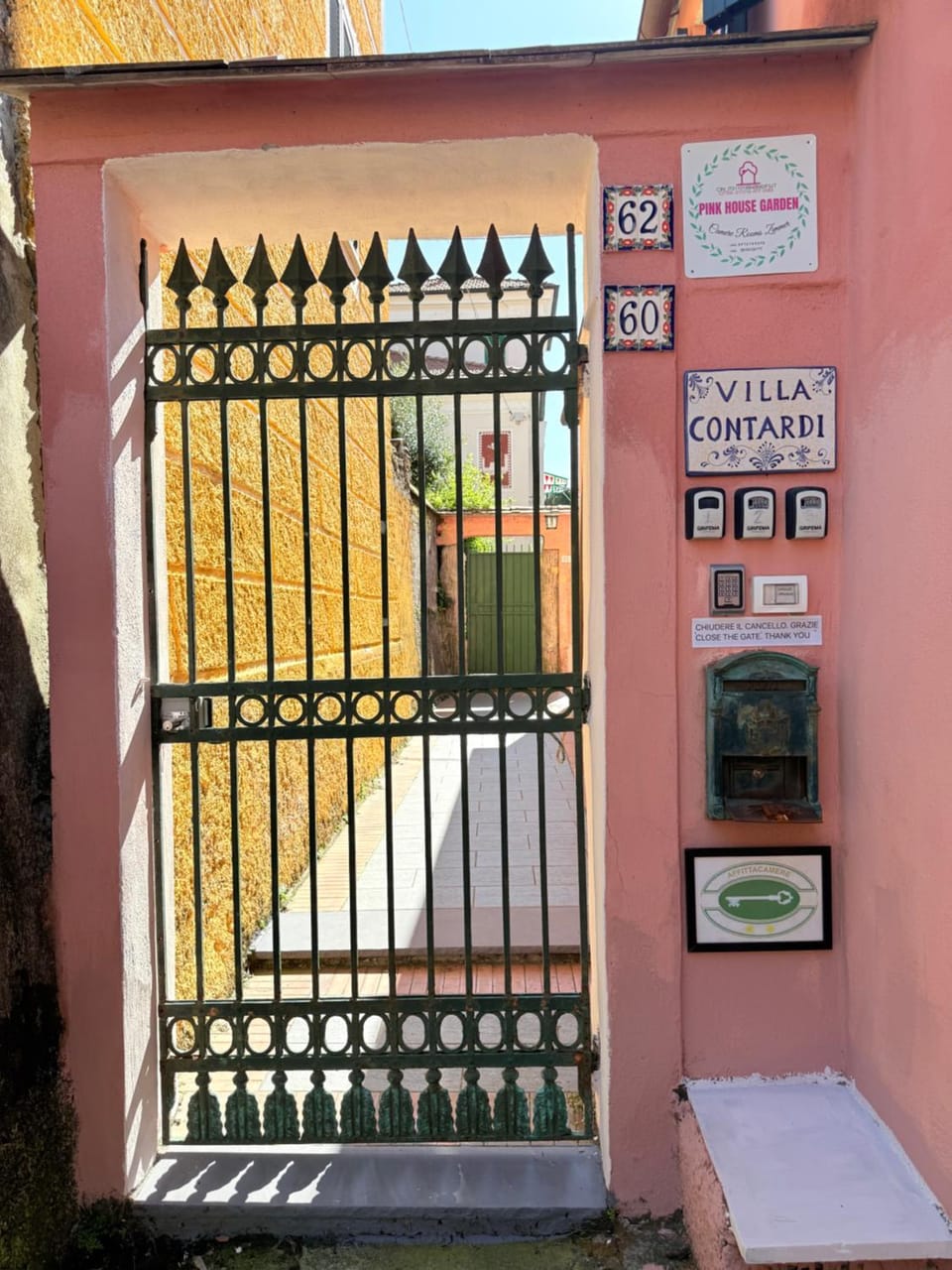 Pink House Garden Bed and Breakfast in Monterosso al Mare