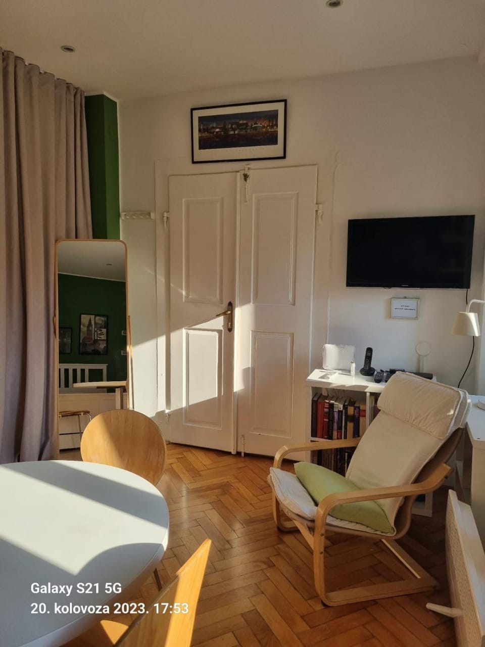 Bedroom, locker
