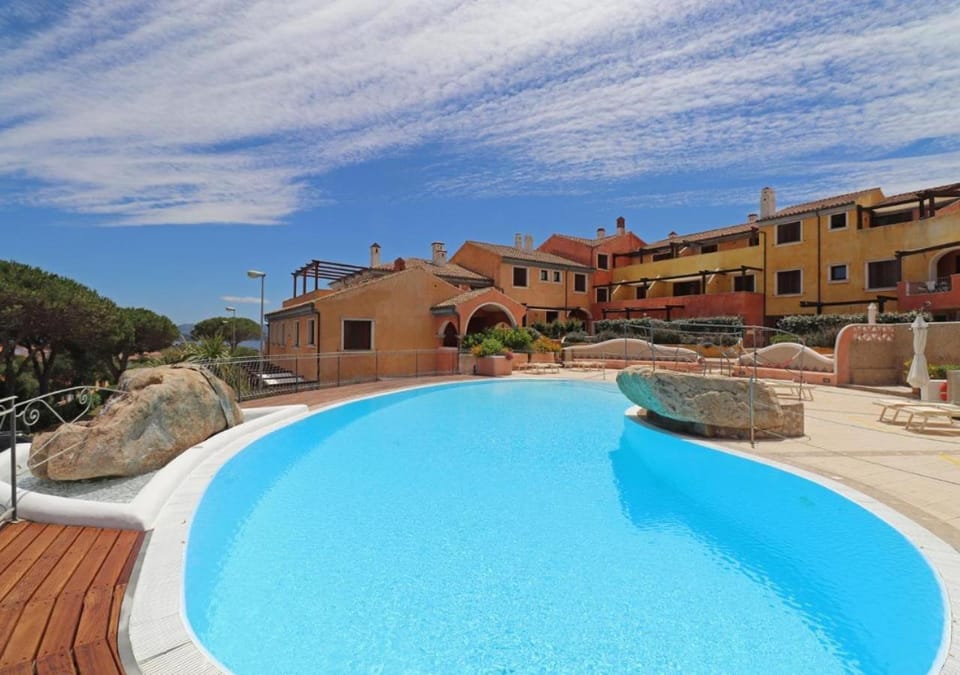 Property building, Day, Garden, Balcony/Terrace, Pool view, Swimming pool, Swimming pool, Open Air Bath, Public Bath, sunbed