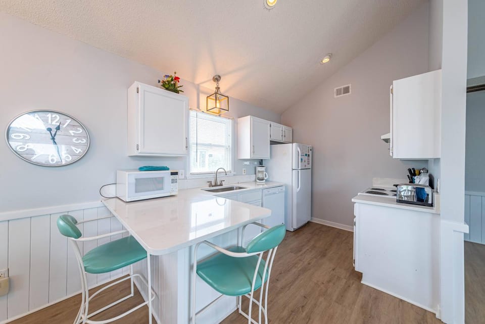 Faraway - Corolla, Ocean Sands, Oceanside, Pool, Hot Tub, Community Pool House in Corolla
