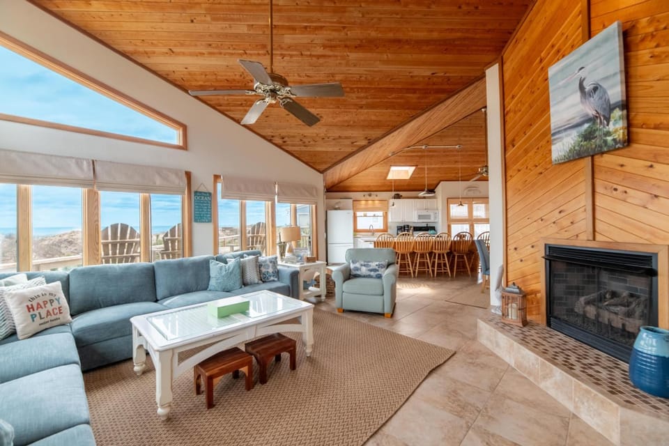 Dolphin Destination - Corolla, Ocean Sands, Oceanfront, Panoramic Ocean View, Hot Tub, Pets OK House in Corolla
