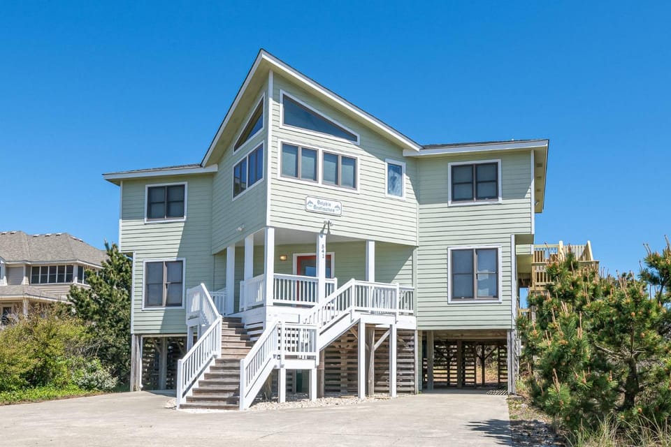 Dolphin Destination - Corolla, Ocean Sands, Oceanfront, Panoramic Ocean View, Hot Tub, Pets OK House in Corolla