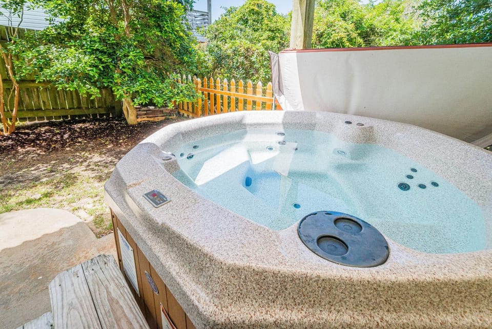 Coffee to Cocktails - Duck, Ocean Dunes, Ocean View, 400 Yds to Beach, Hot Tub, Pets OK House in Duck