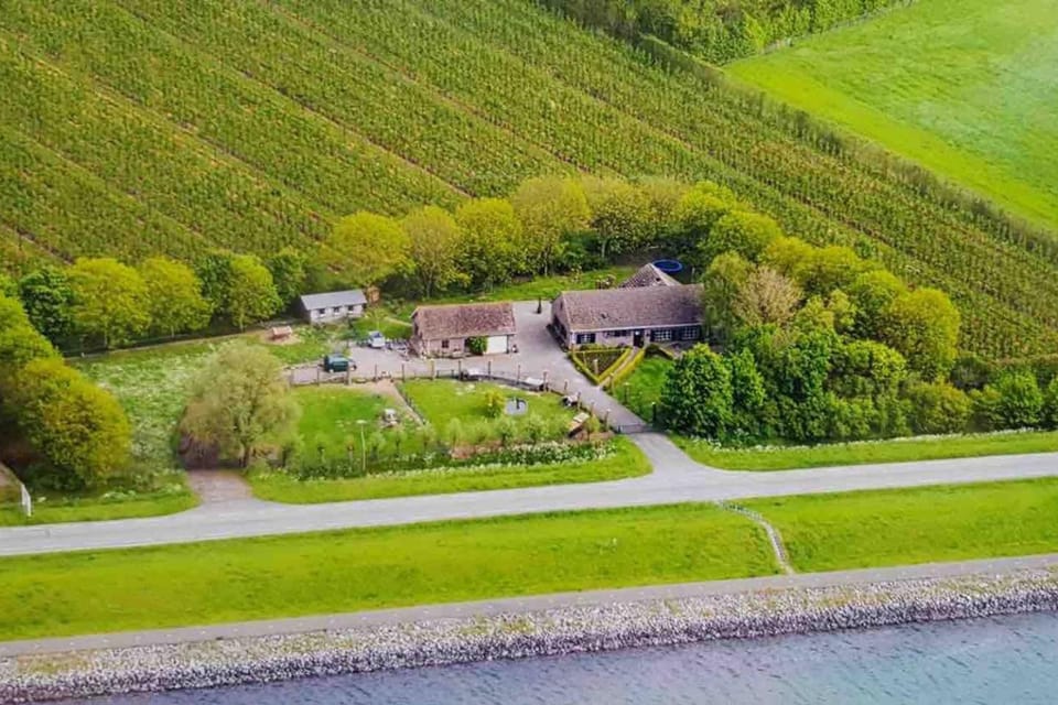 Property building, Facade/entrance, Bird's eye view, Floor plan