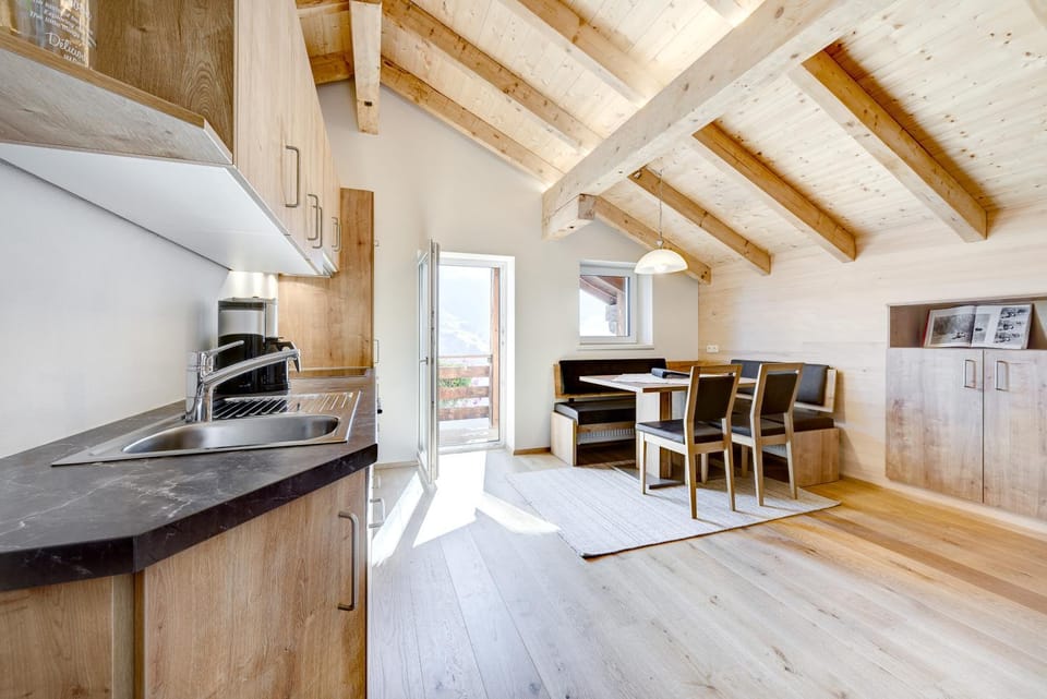 Kitchen or kitchenette, Living room, Seating area, Dining area, Communal kitchen, stove