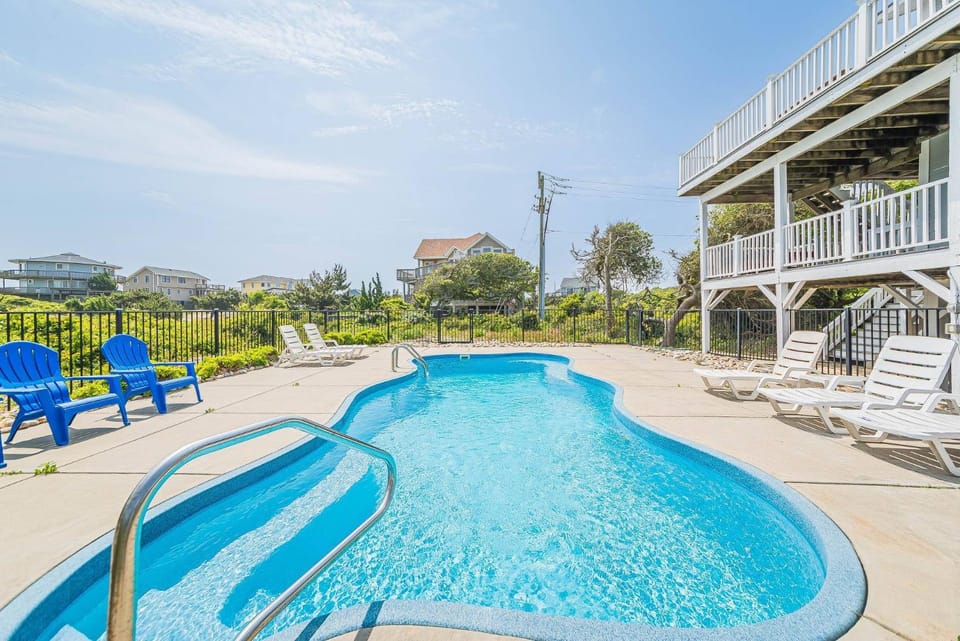 Arcadia - Duck, Caffey's Inlet, Ocean Views, 50 Yards to Beach, Pool, Pets OK, Cul-de-sac Location House in Duck