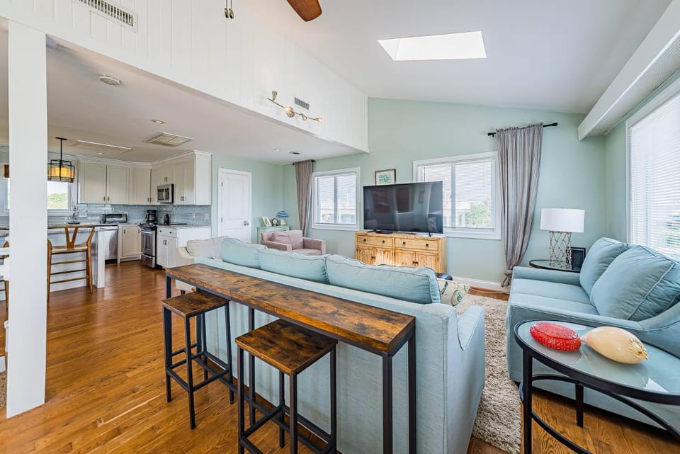 Arcadia - Duck, Caffey's Inlet, Ocean Views, 50 Yards to Beach, Pool, Pets OK, Cul-de-sac Location House in Duck