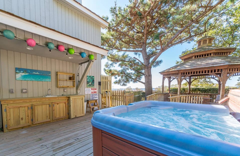 Doggone Perfect - Village at Nags Head, Soundfront, Golf Course View, Pool, Hot Tub, Pets OK, Flex Stays House in Nags Head