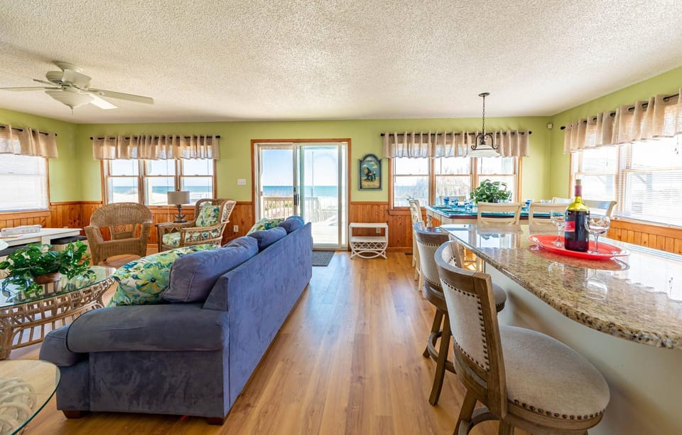 Pier Pleasure - S Nags Head MP 17, Oceanfront, Private Beach Access, Ocean View, Fireplace House in Nags Head