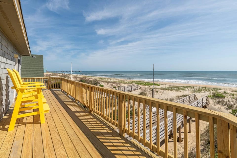 Pier Pleasure - S Nags Head MP 17, Oceanfront, Private Beach Access, Ocean View, Fireplace House in Nags Head