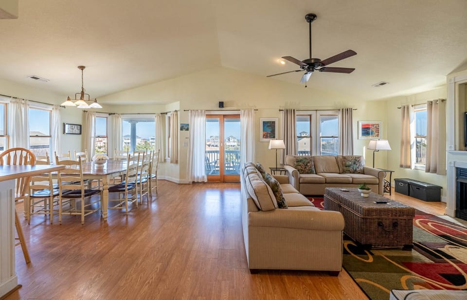 Funtiki - S Nags Head MP 17.5, Semi-Oceanfront, 150 Yds to Beach, Pool, Hot Tub, Pool Table, Pets OK House in Nags Head