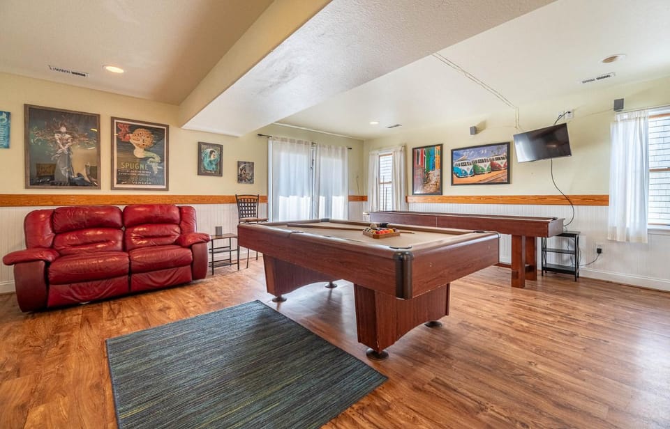 Funtiki - S Nags Head MP 17.5, Semi-Oceanfront, 150 Yds to Beach, Pool, Hot Tub, Pool Table, Pets OK House in Nags Head