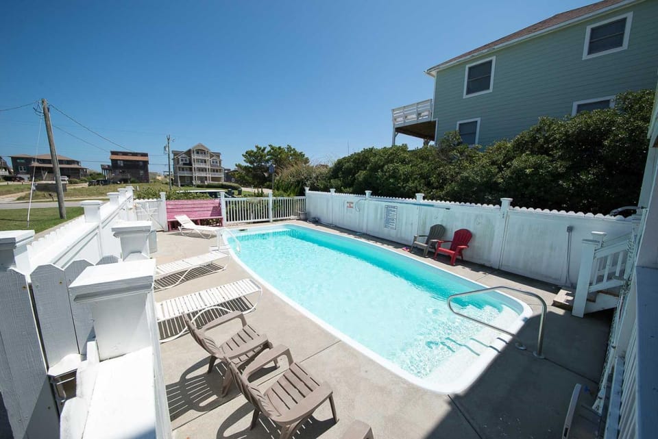 Shaker of Salt - S Nags Head MP 17.5, 195 Yds to Beach, Ocean View, Elevator, Pool, Kiddie Pool House in Nags Head