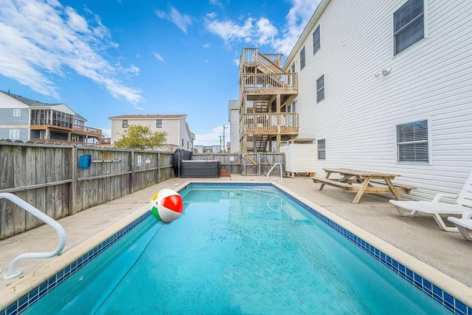 Boss's Playhouse - KDH MP 7.5, 330 Yds to Beach, Pool, Hot Tub, Pets OK, Flex Stays House in Kill Devil Hills