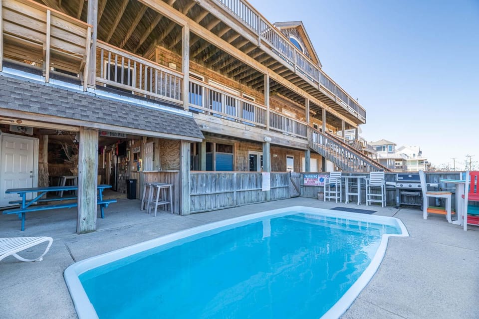 Resting Hearts - 4x4 Carova Beach, Ocean Views, Pool, Cargo Lift, Up to 4 Dogs OK, Flex Stays House in Carova Beach