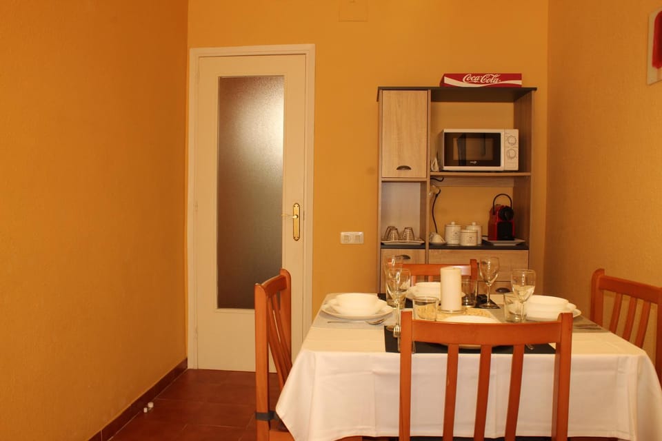 Coffee/tea facilities, Dining area