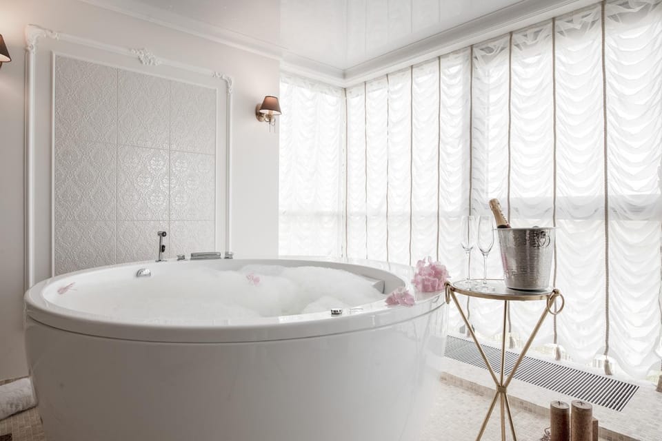 President Jacuzzi Apartment by LIUKSAI Apartment in Klaipėda