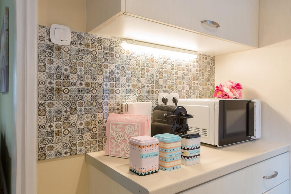 Grandma's Chic & Bright Athenian home with a Patio Apartment in Athens