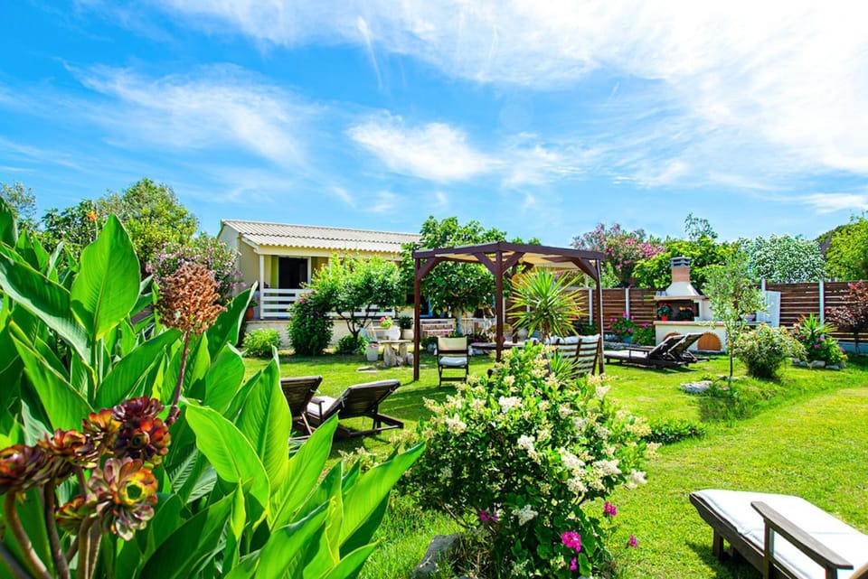 Property building, Facade/entrance, Day, Summer, BBQ facilities, Garden, Coffee/tea facilities, Seating area, Garden view, Garden view, sunbed