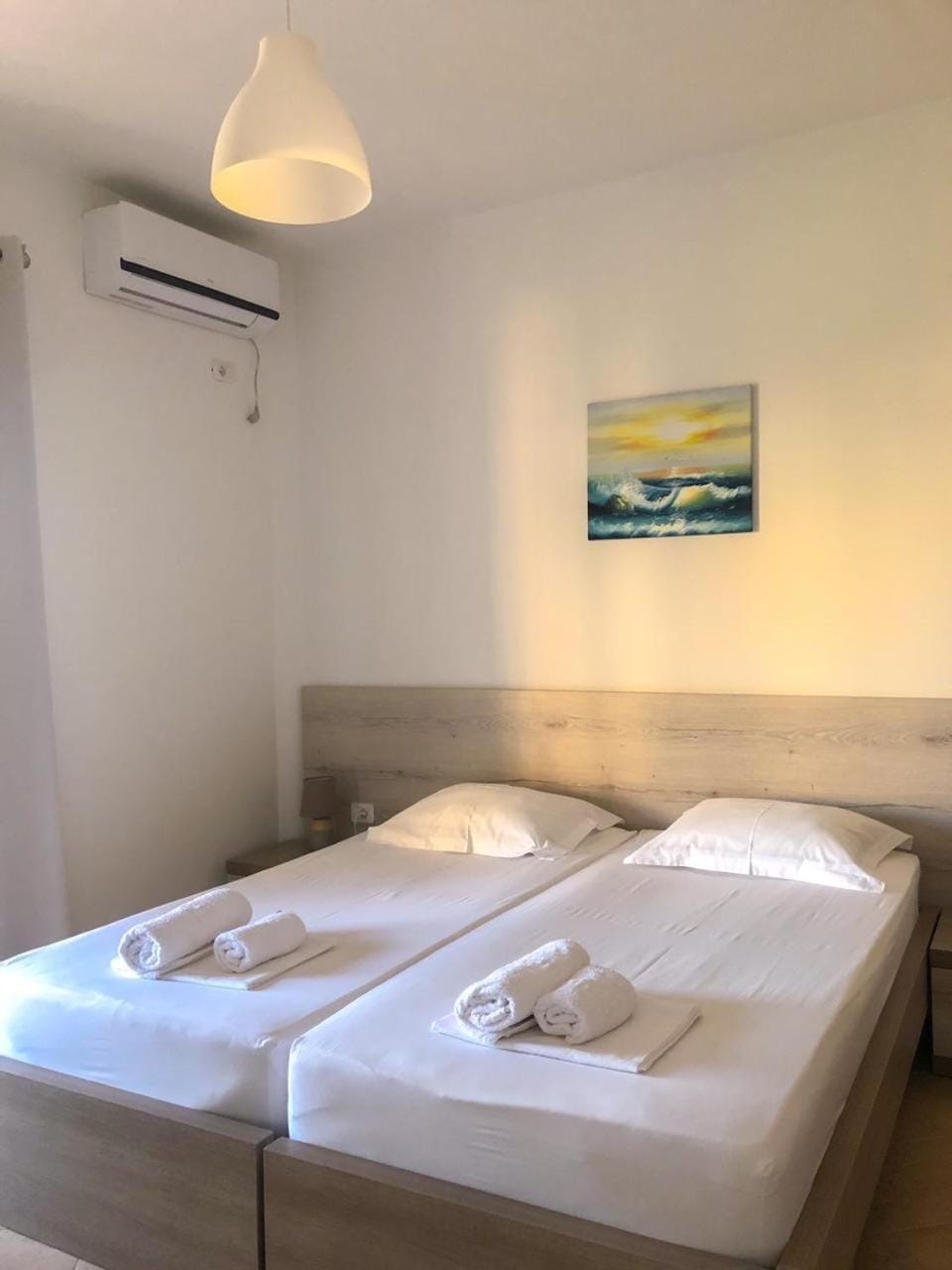 Bed, Photo of the whole room, Bedroom, towels, air conditioner