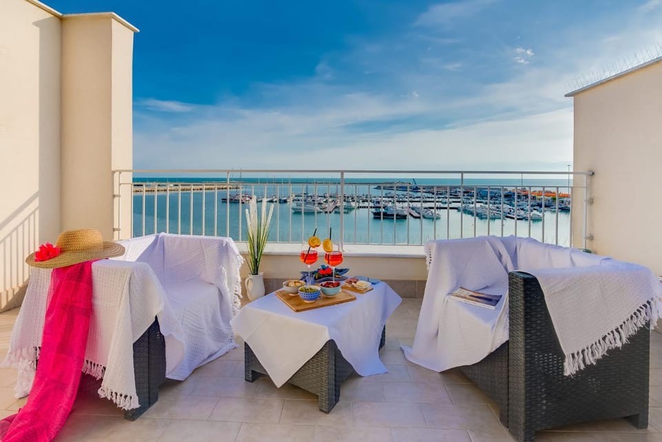 Natural landscape, View (from property/room), Balcony/Terrace, Balcony/Terrace, Sea view