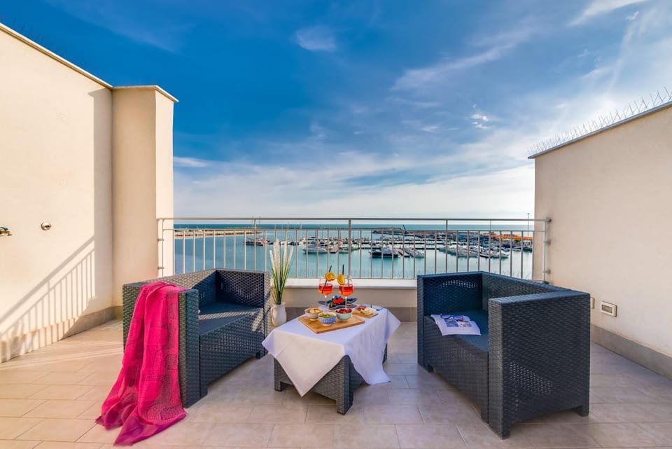 Natural landscape, View (from property/room), Balcony/Terrace, Balcony/Terrace, Sea view