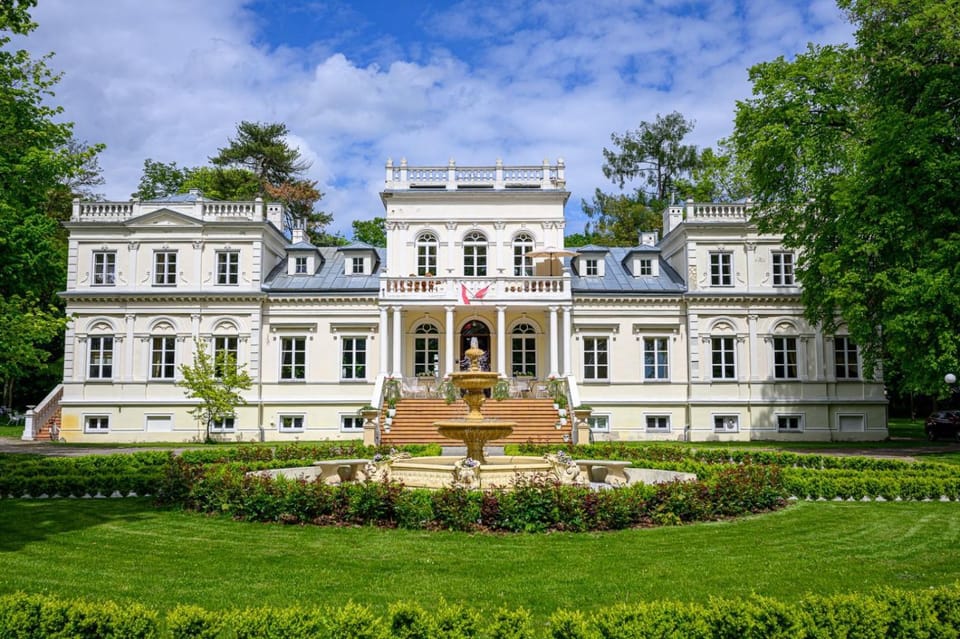 Pałac Chojnata Apartment hotel in Poland