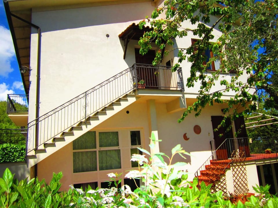 Property building, Garden, Balcony/Terrace, Garden view