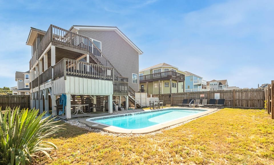 3 Little Gulls - Corolla, Ocean Sands, 30 Ft to Beach, Semi-Oceanfront, Pool, Hot Tub, Pets OK House in Corolla