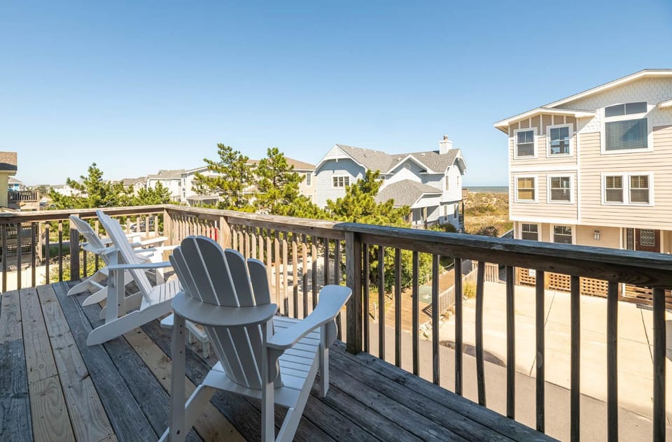 3 Little Gulls - Corolla, Ocean Sands, 30 Ft to Beach, Semi-Oceanfront, Pool, Hot Tub, Pets OK House in Corolla