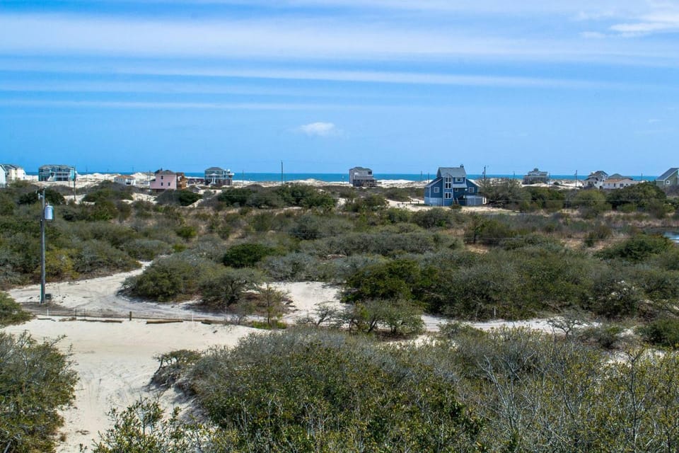 Luv Shack - 4x4 Carova Beach, Ocean View, Secluded, Fireplace, Hot Tub, Pets OK House in Carova Beach