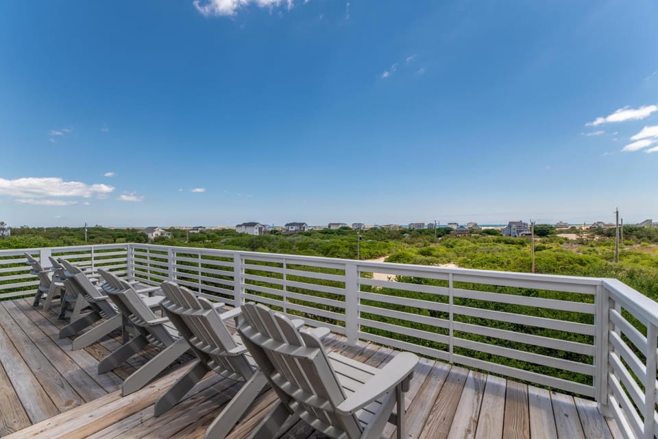 Luv Shack - 4x4 Carova Beach, Ocean View, Secluded, Fireplace, Hot Tub, Pets OK House in Carova Beach