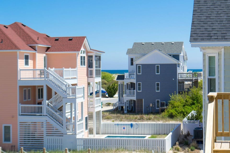 Bella Madrey - Corolla, Ocean Sands, 200 Yds to Beach, Ocean & Lake Views, Large Pool, Hot Tub House in Corolla