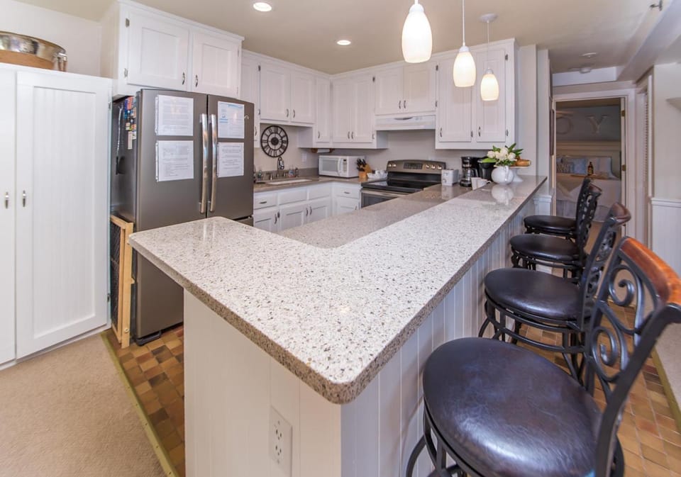 Hip Hip Hip Hooray - Duck, Barrier Island Station, 185 Yds to Beach, Indoor/Outdoor Pools, EV Charger House in Duck