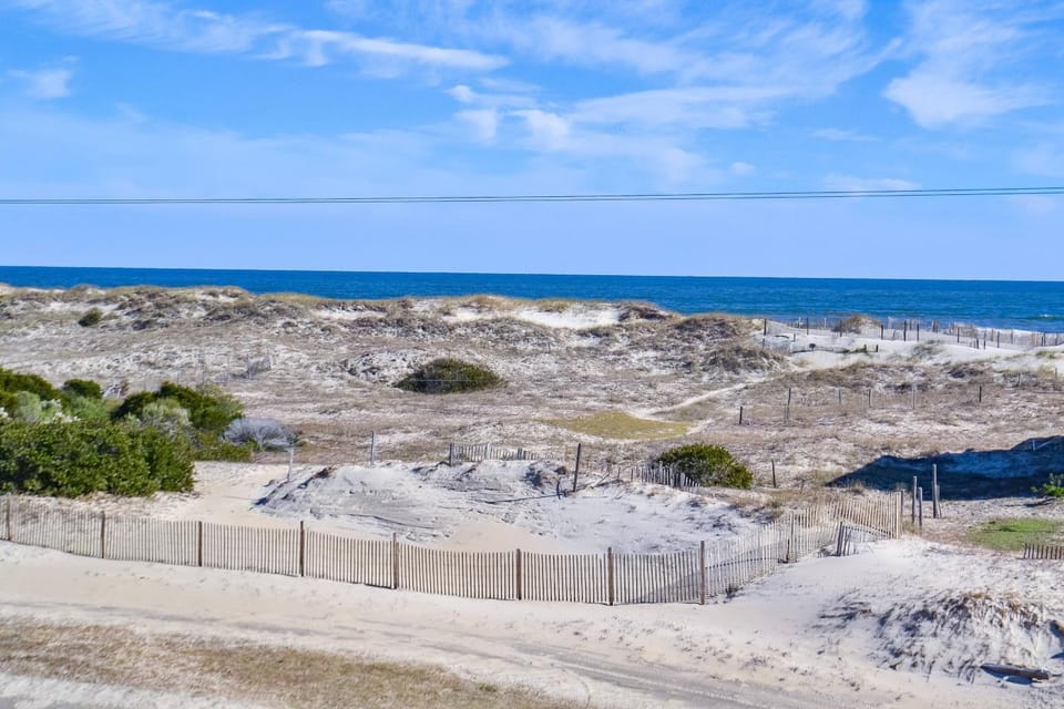 Almost Paradise - 4x4 Area, Ocean View, Pool, Hot Tub, Air Hockey, Pets OK, Flex Stays House in Carova Beach