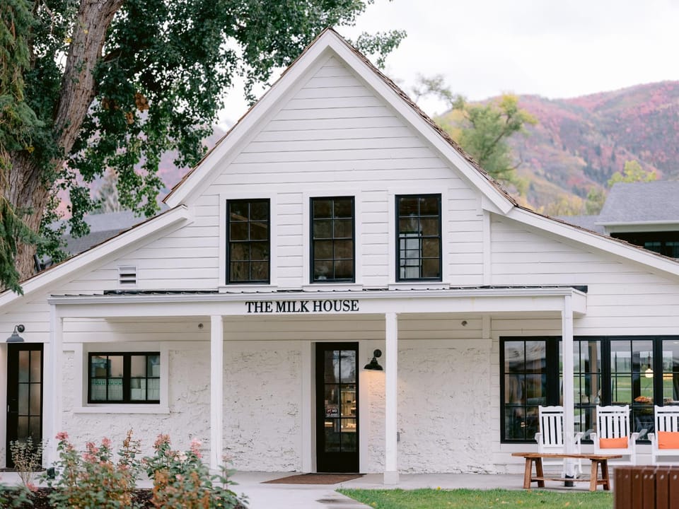 Restaurant/places to eat, Restaurant/places to eat, Coffee/tea facilities, Autumn