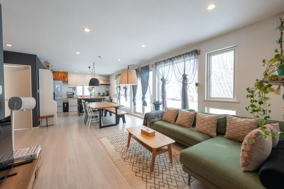 Kitchen or kitchenette, Living room, Seating area, stove