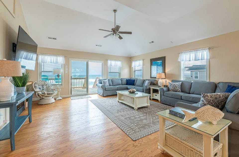 Serenity in Nags Head - MP 11, Oceanfront, Ocean View, Pool, Hot Tub, Pets OK, YR Flex Stays House in Nags Head