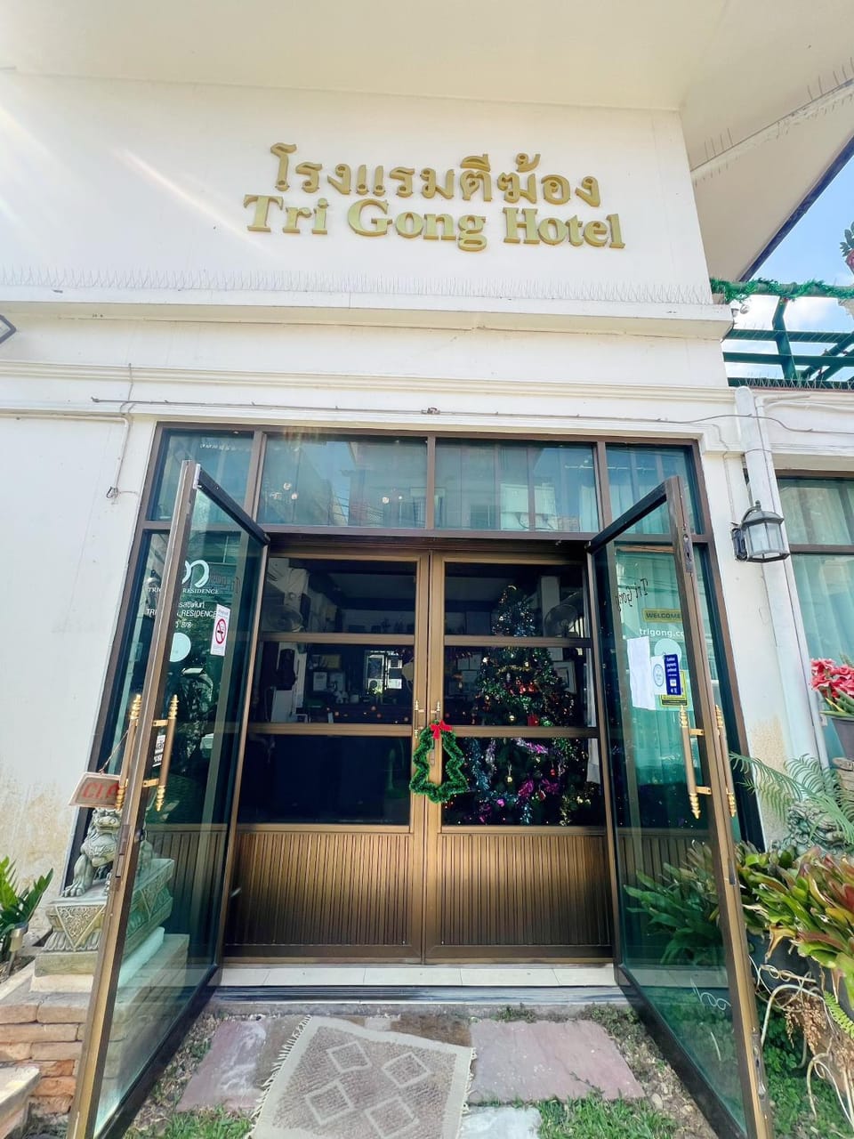 Facade/entrance