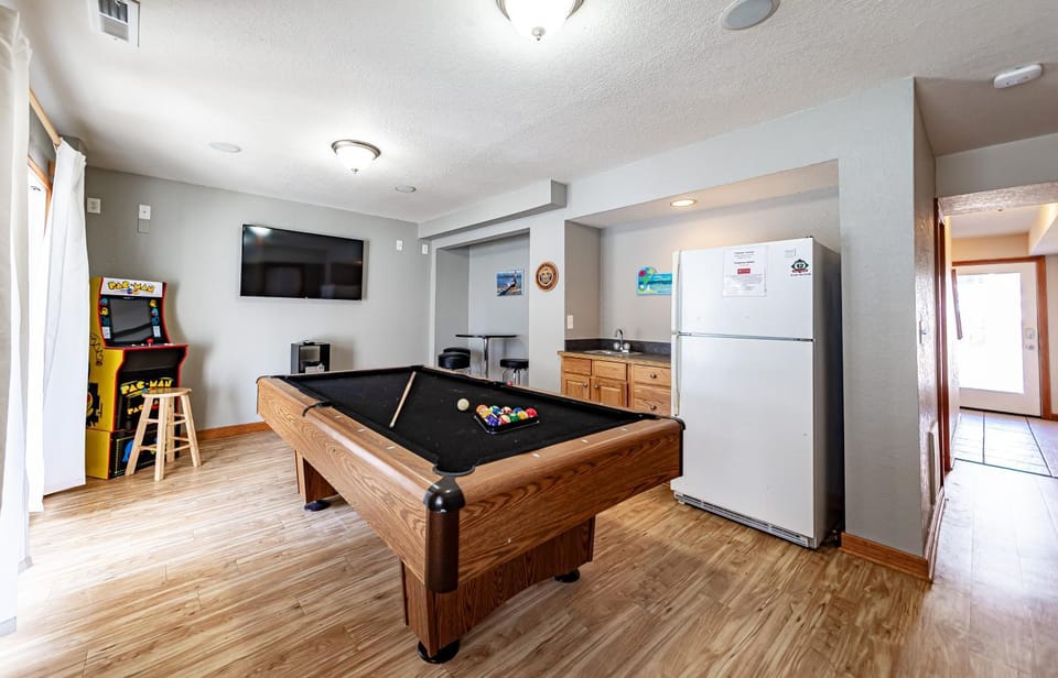 Paws and Reflect - Corolla, Ocean Sands, 200 Yds to Beach, Pool, Hot Tub, Pool Table, Pets OK House in Corolla