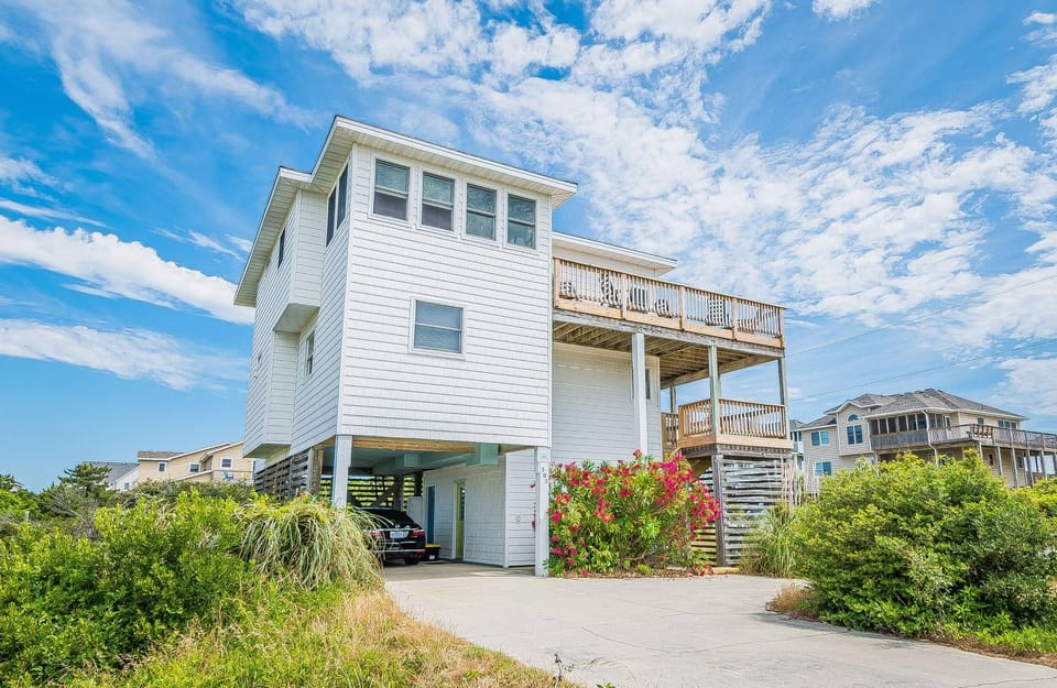 Oasis - Corolla, Ocean Sands, 20 Yards to Beach, Pool, Hot Tub, Pets OK House in Corolla
