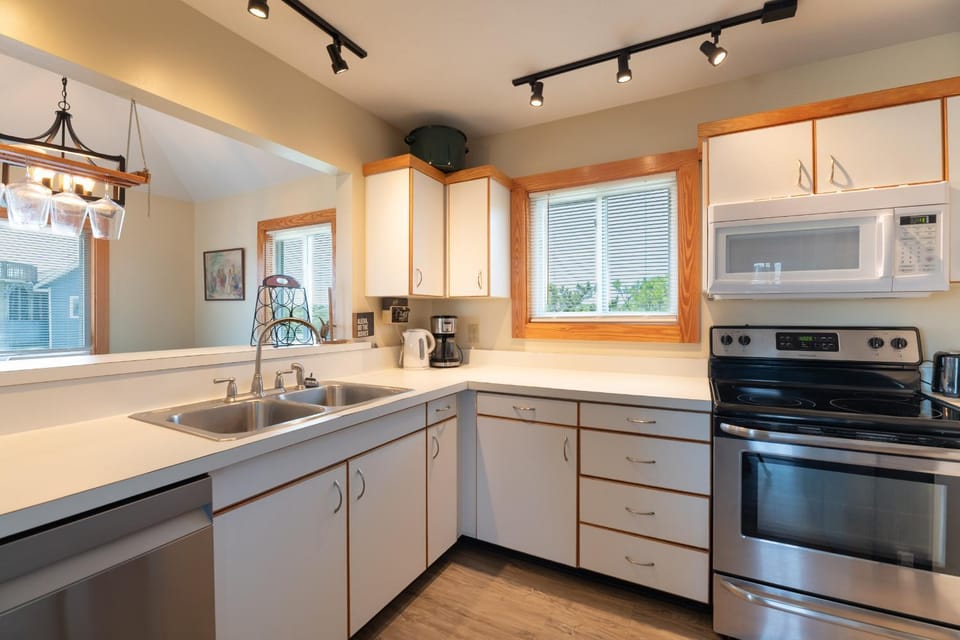Knottaway - Duck, Sound Sea Village, Ocean View, 125 Yds to Beach, Pets OK, Flex Stays House in Duck
