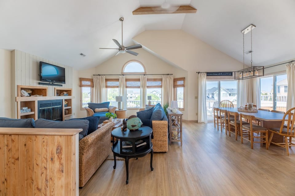 Into the Sun - Corolla, Villages at Ocean Hill, 75 Yds to Beach, Hot Tub, Community Pool, Pets OK, Flex Stays House in Corolla