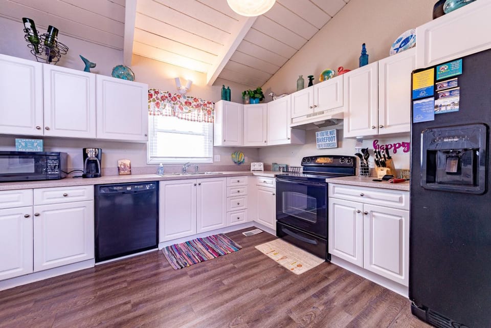 Sunset Place - Corolla, Ocean Sands, 375 Yds to Beach, Saltwater Pool, Hot Tub, Golf Nearby House in Corolla